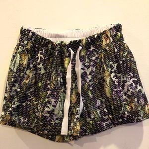 Lululemon shorts size 6